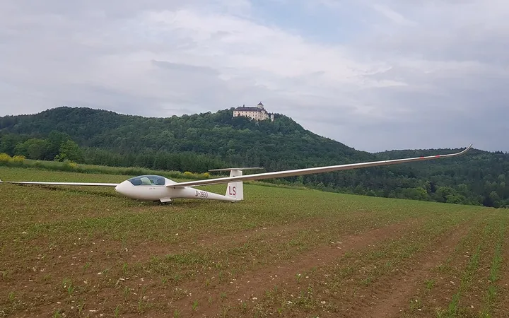 Unsere LS6 ist bei Schloss Greifenstein außengelandet