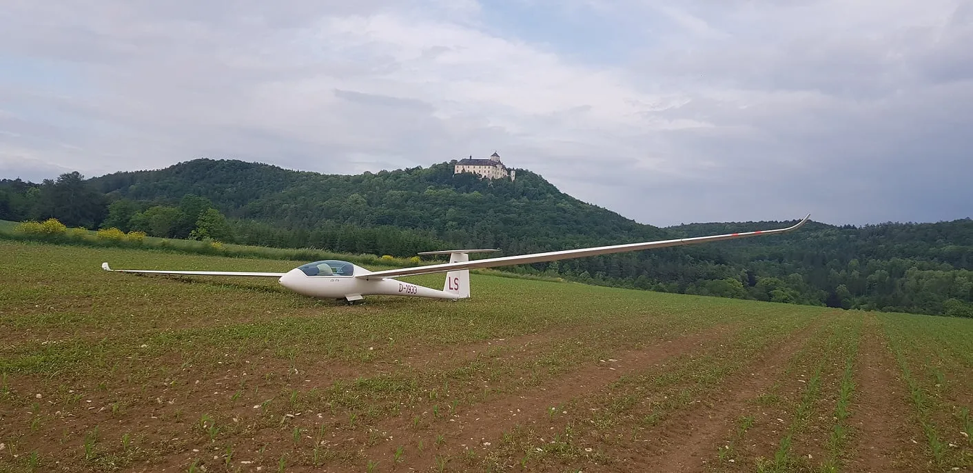 Unsere LS6 ist bei Schloss Greifenstein außengelandet