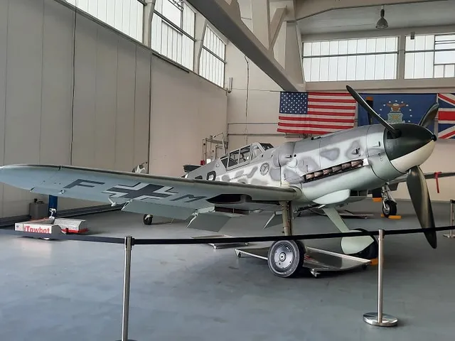 Hangar 10 am Flughafen Heringsdorf