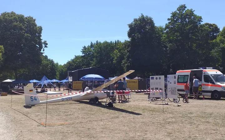 Unsere​ LS4 auf der Jahnwiese