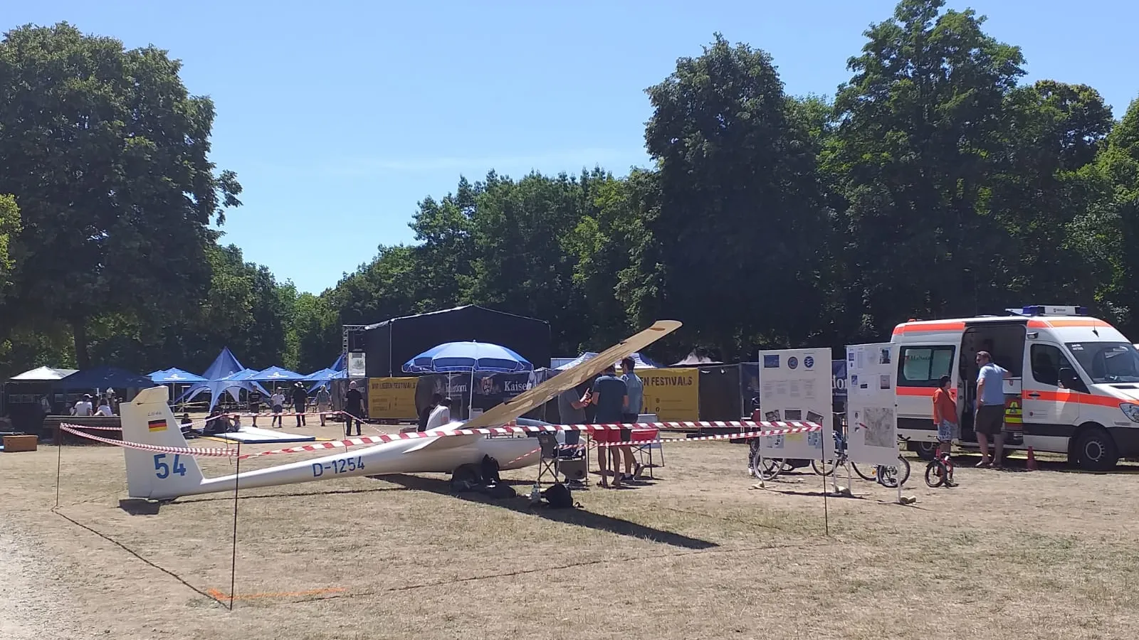 Unsere​ LS4 auf der Jahnwiese