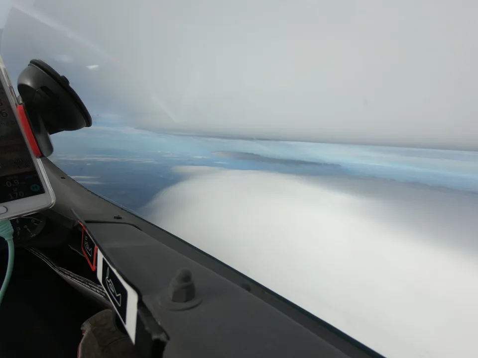 Zwischen den Lenticulariswolken
