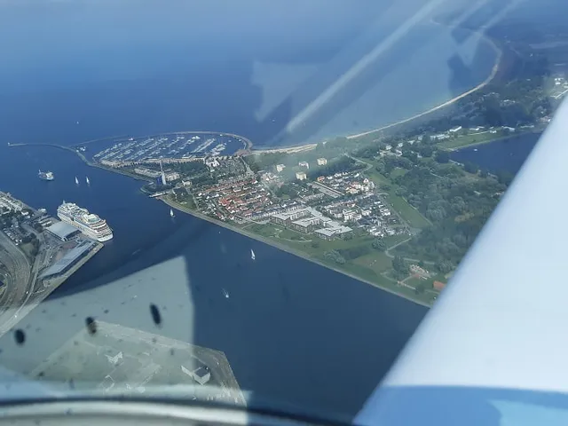 Hafeneinfahrt Rostock mit West- und Ostmole