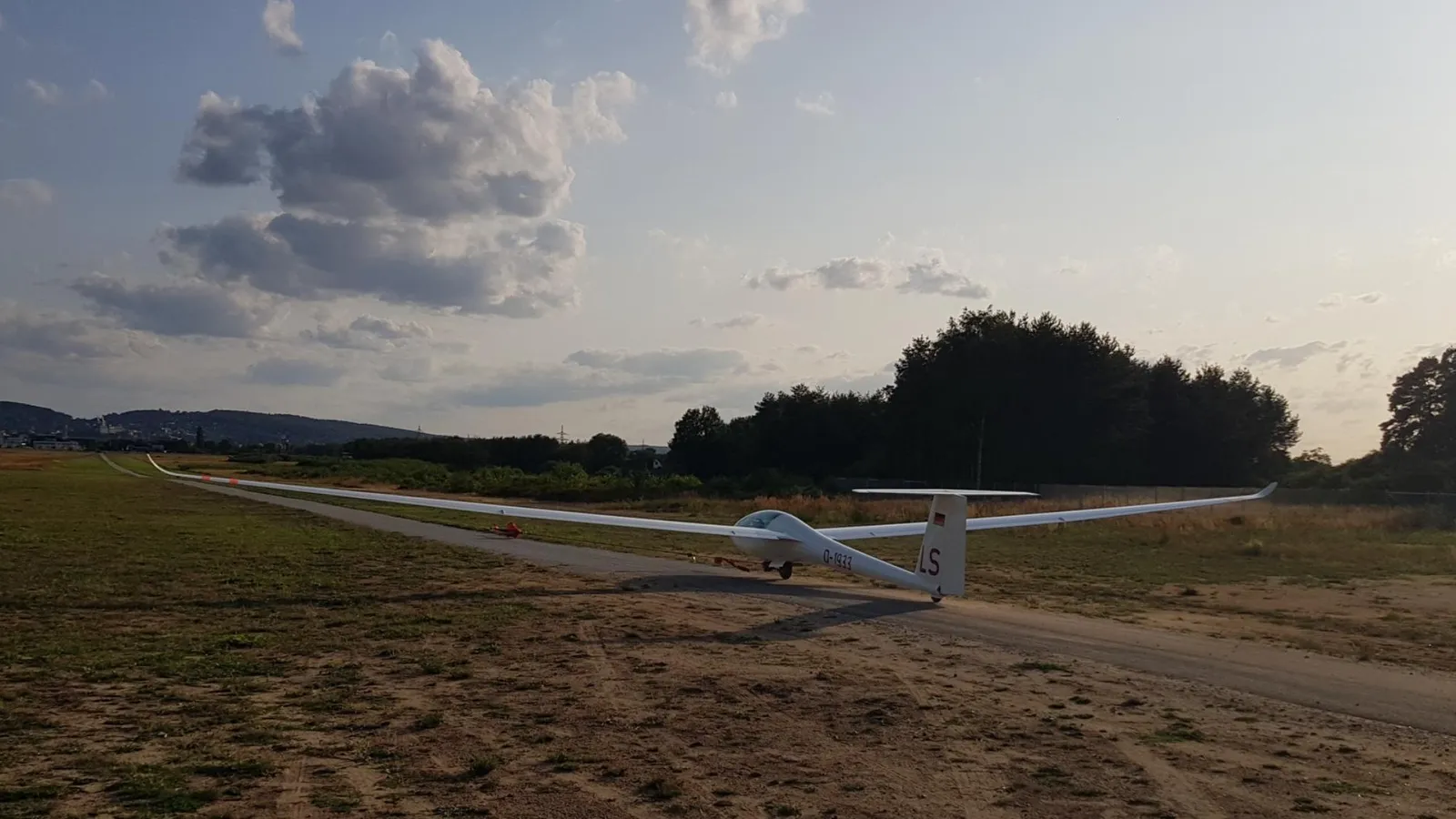 Unsere LS 6 rollt an zum Windenstart