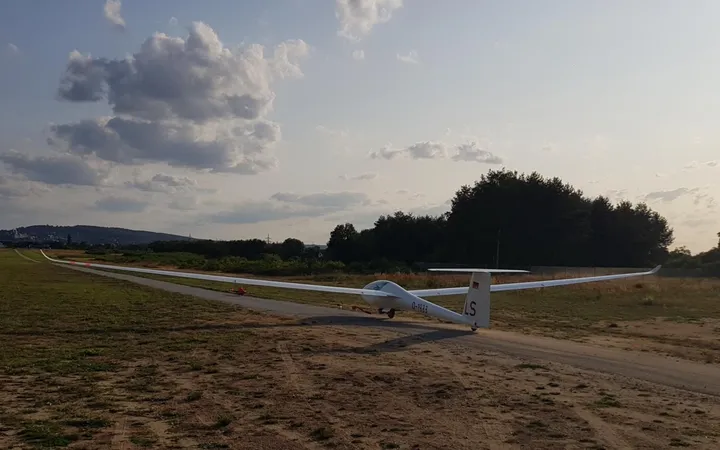 Unsere LS 6 rollt an zum Windenstart