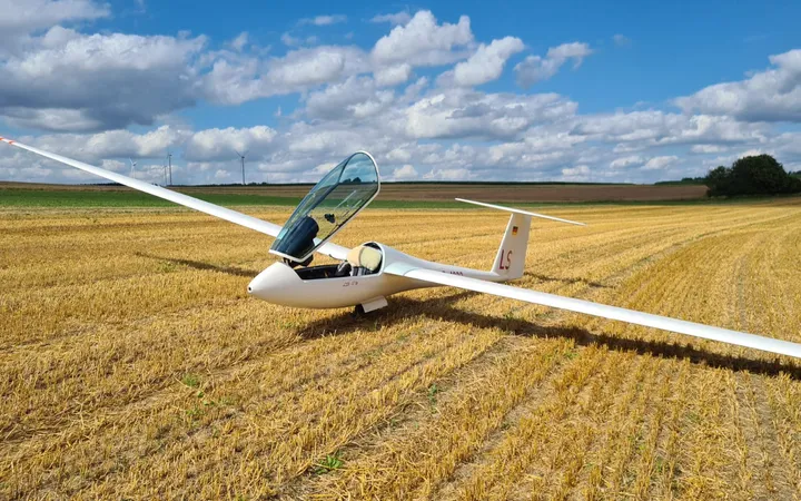 Unsere LS6 auf einem Acker nahe Selb