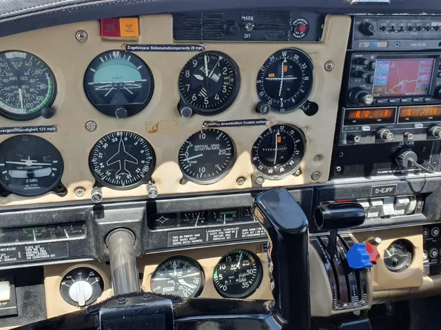 Das Cockpit der D-EJFF, mit der wir nach Kroatien geflogen sind