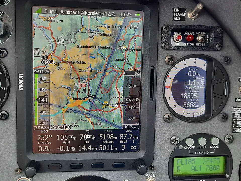 Freigabe durch München Radar bis FL 190, das Steigen mußte danach weggedrückt werden und... Klappen ziehen! Aber nur -11,2 Grad Außentemperatur.