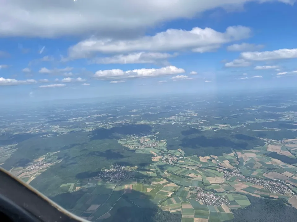 Suchbild: Wer findet die meisten Flieger?
